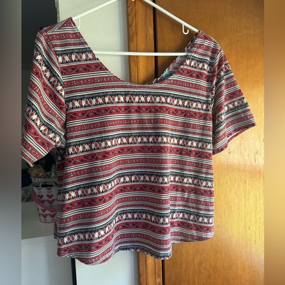 Red white and blue size medium short sleeve shirt open back - Picture 1 of 3